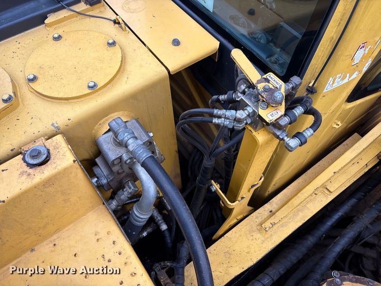 image for item FK1281 2015 Komatsu PC490LC-10 excavator