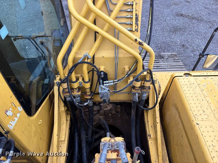 image for item FK1281 2015 Komatsu PC490LC-10 excavator