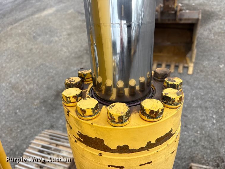 image for item FK1281 2015 Komatsu PC490LC-10 excavator