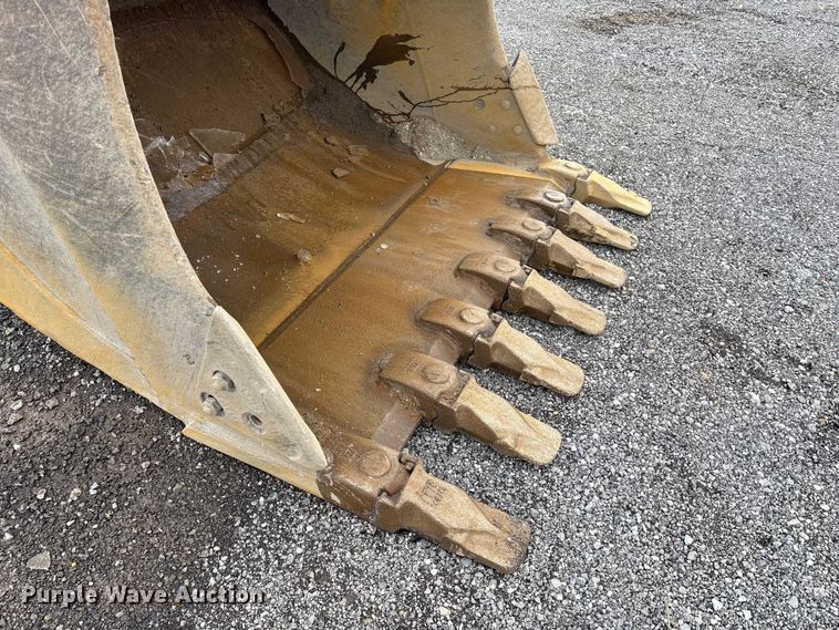 image for item FK1281 2015 Komatsu PC490LC-10 excavator