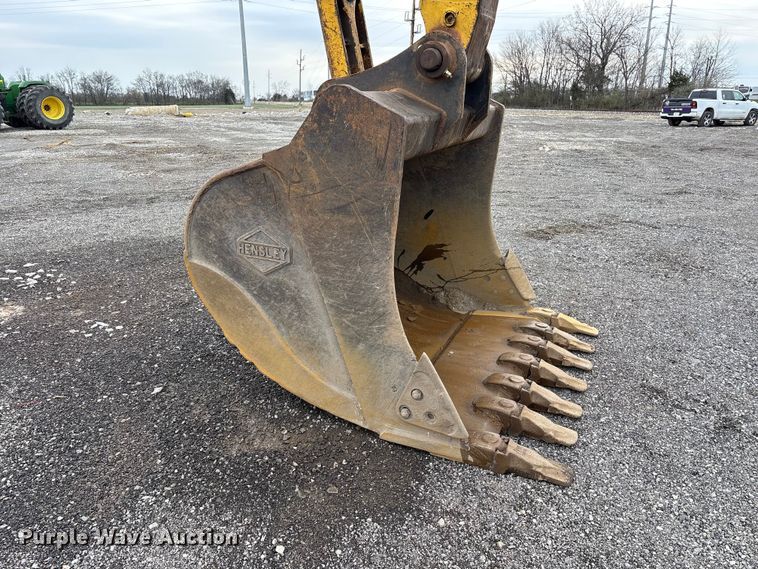 image for item FK1281 2015 Komatsu PC490LC-10 excavator