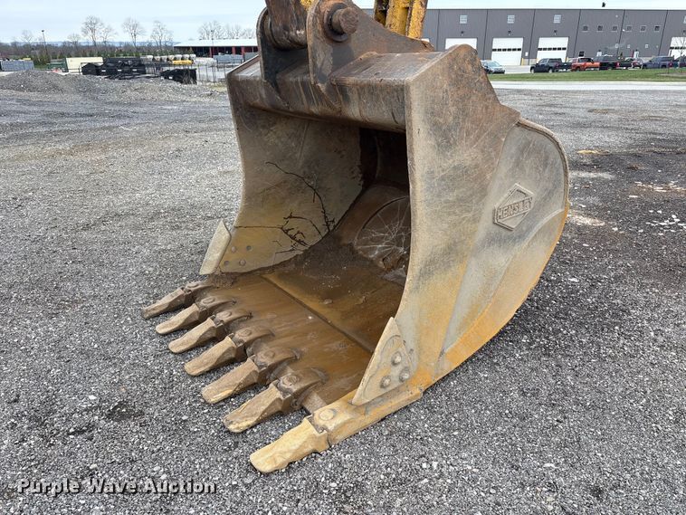 image for item FK1281 2015 Komatsu PC490LC-10 excavator