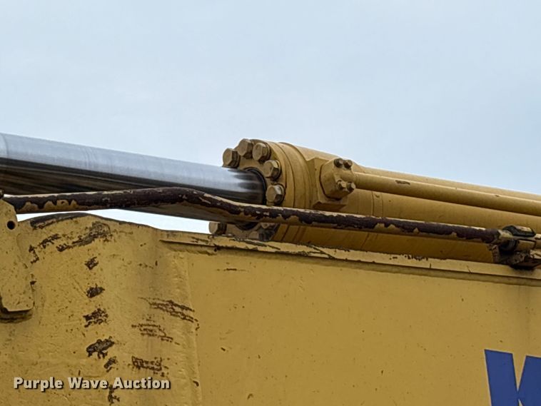 image for item FK1281 2015 Komatsu PC490LC-10 excavator