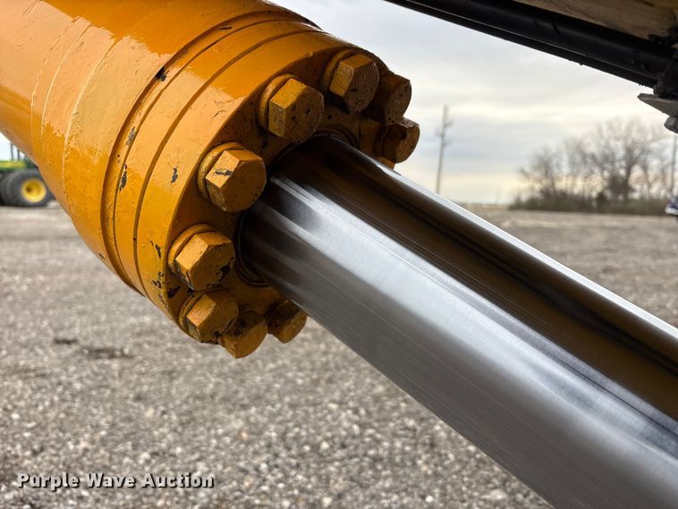 image for item FK1281 2015 Komatsu PC490LC-10 excavator