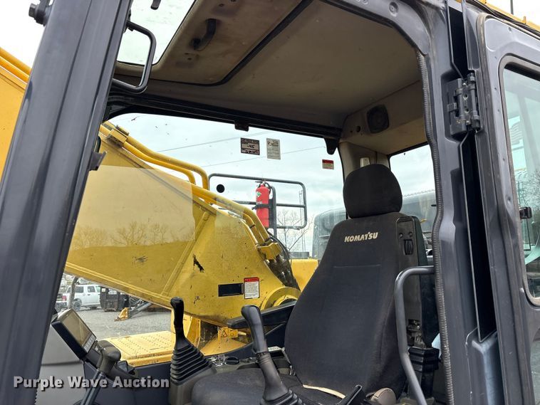 image for item FK1281 2015 Komatsu PC490LC-10 excavator