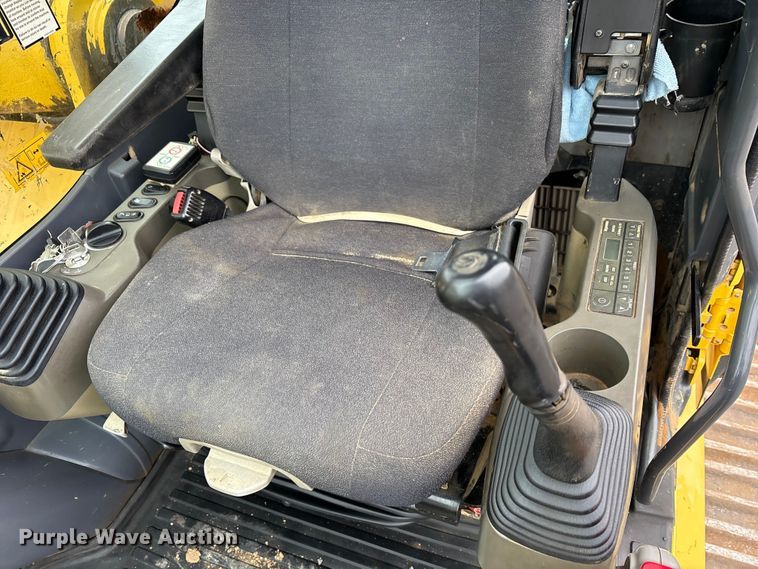 image for item FK1281 2015 Komatsu PC490LC-10 excavator