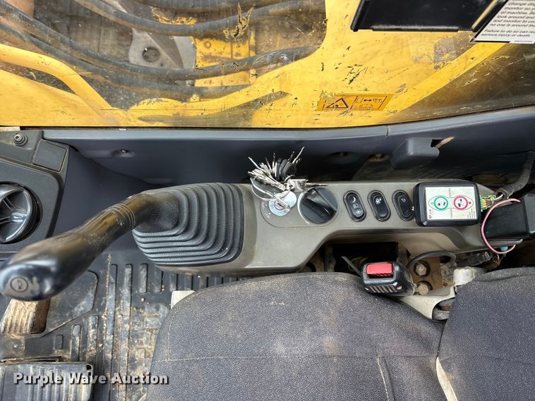 image for item FK1281 2015 Komatsu PC490LC-10 excavator