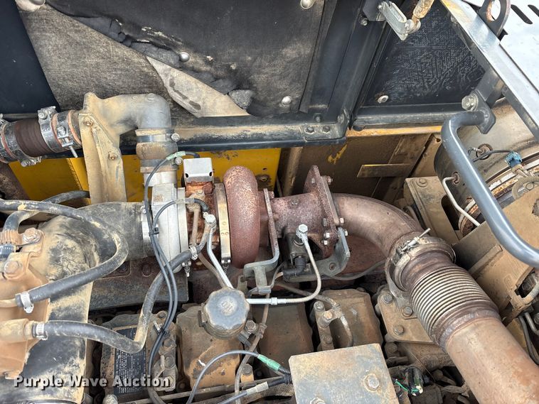 image for item FK1281 2015 Komatsu PC490LC-10 excavator