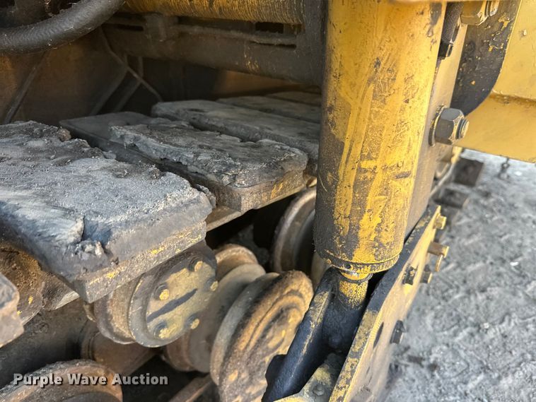 image for item FK1844 1998 Caterpillar AP-650-B paver