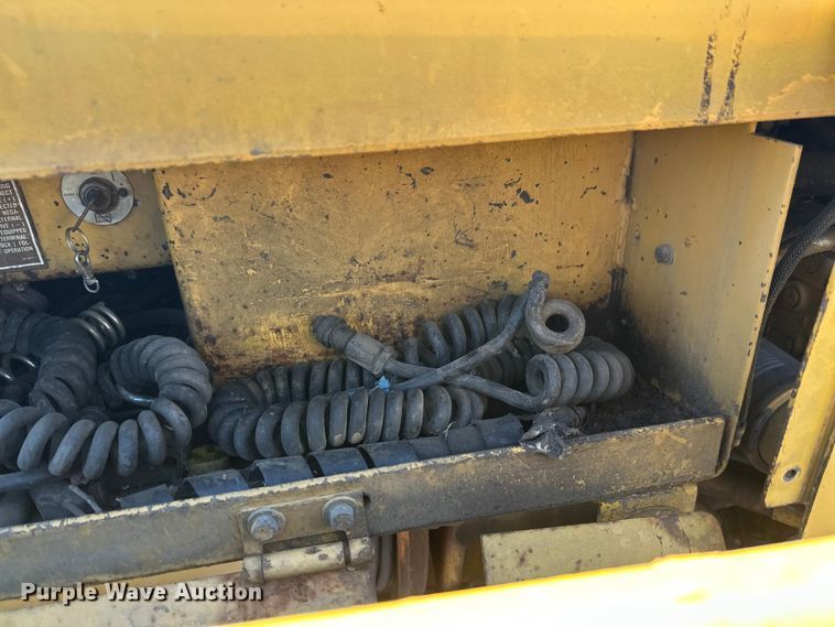 image for item FK1844 1998 Caterpillar AP-650-B paver