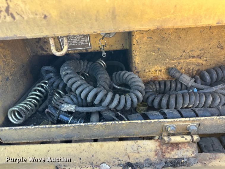 image for item FK1844 1998 Caterpillar AP-650-B paver