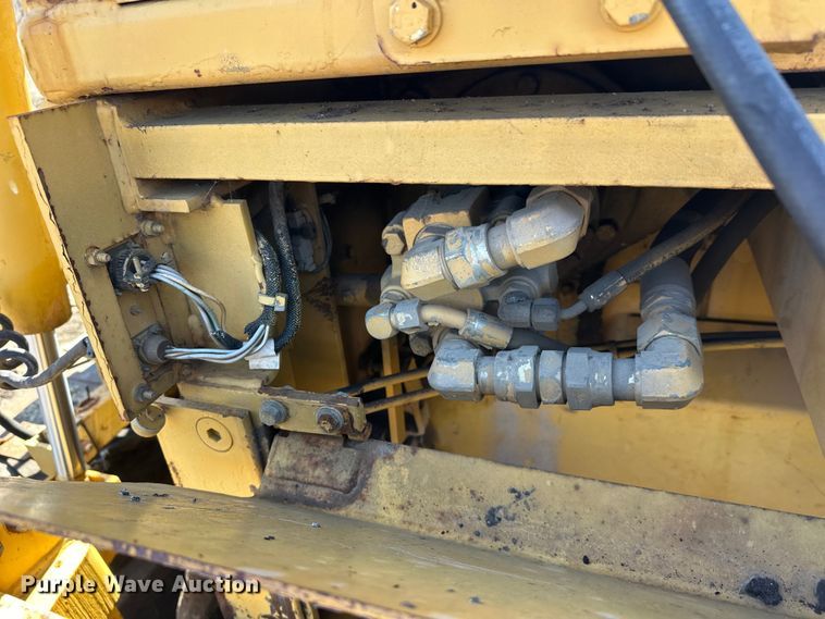 image for item FK1844 1998 Caterpillar AP-650-B paver