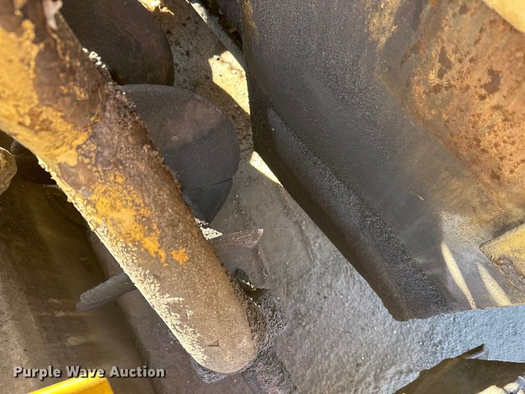 image for item FK1844 1998 Caterpillar AP-650-B paver