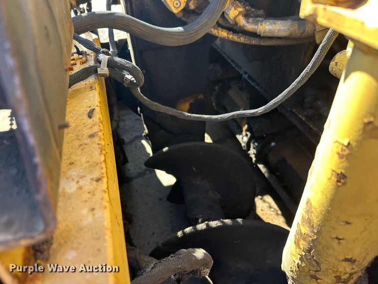 image for item FK1844 1998 Caterpillar AP-650-B paver