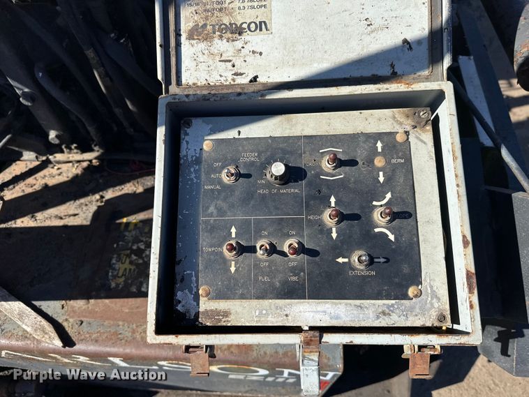 image for item FK1844 1998 Caterpillar AP-650-B paver