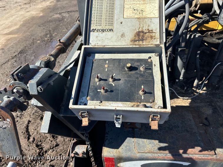 image for item FK1844 1998 Caterpillar AP-650-B paver