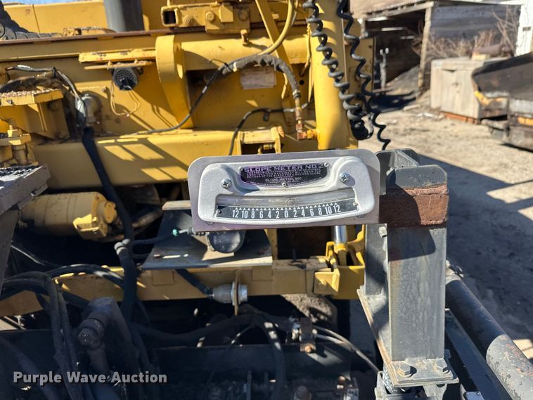 image for item FK1844 1998 Caterpillar AP-650-B paver