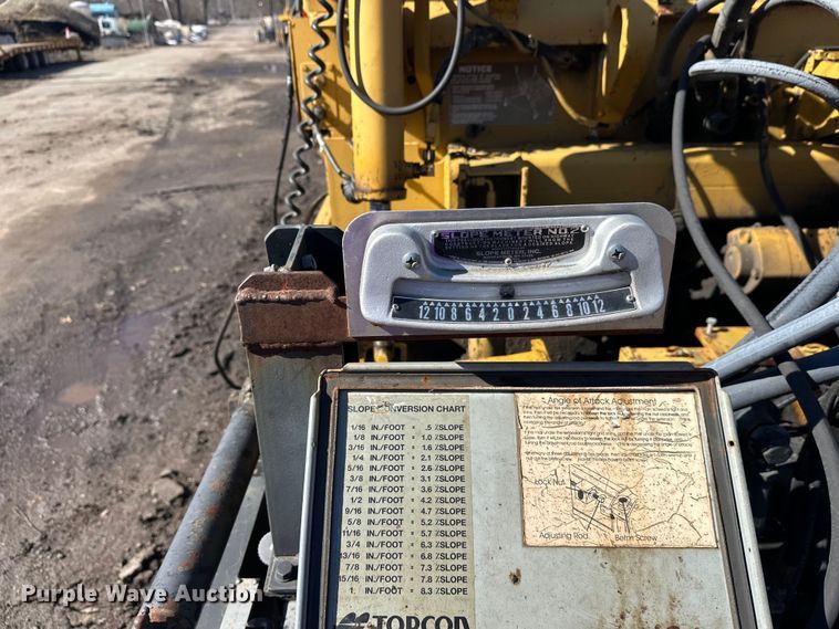 image for item FK1844 1998 Caterpillar AP-650-B paver