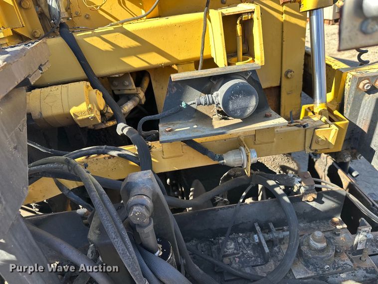 image for item FK1844 1998 Caterpillar AP-650-B paver