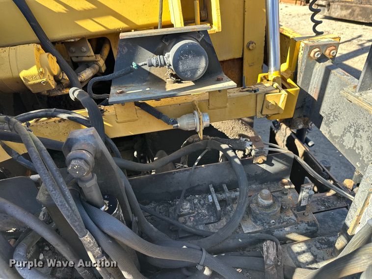 image for item FK1844 1998 Caterpillar AP-650-B paver