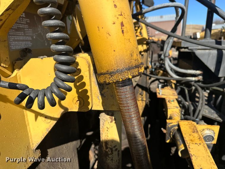 image for item FK1844 1998 Caterpillar AP-650-B paver