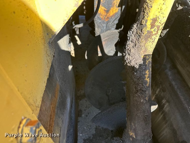 image for item FK1844 1998 Caterpillar AP-650-B paver