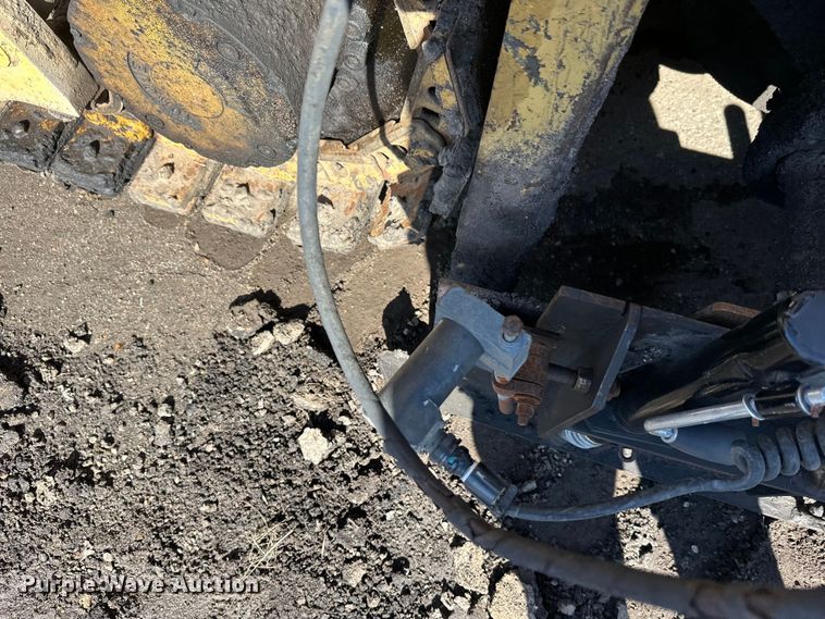 image for item FK1844 1998 Caterpillar AP-650-B paver