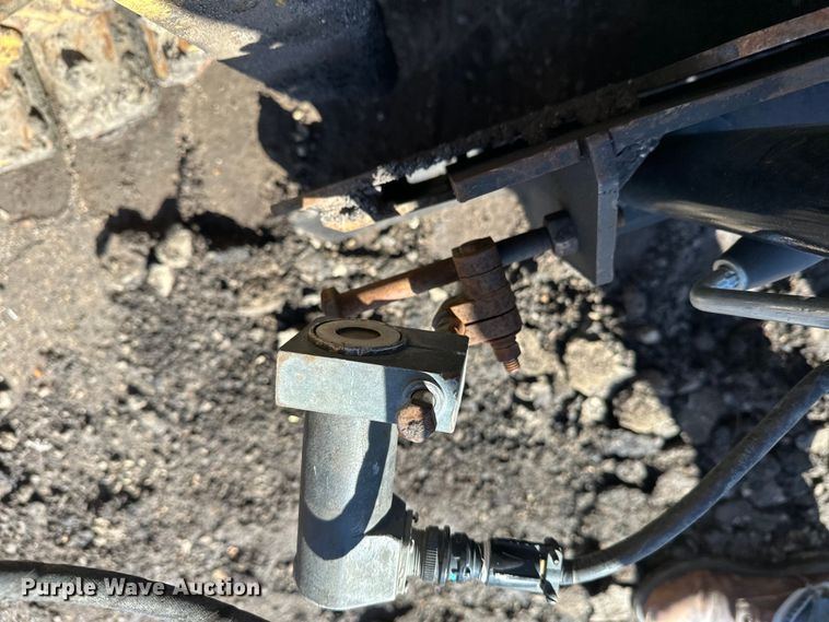 image for item FK1844 1998 Caterpillar AP-650-B paver