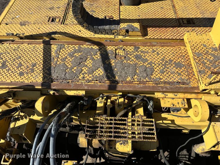 image for item FK1844 1998 Caterpillar AP-650-B paver