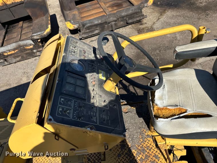 image for item FK1844 1998 Caterpillar AP-650-B paver