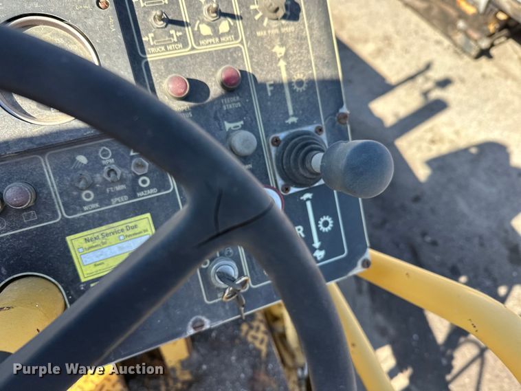 image for item FK1844 1998 Caterpillar AP-650-B paver