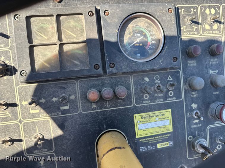 image for item FK1844 1998 Caterpillar AP-650-B paver