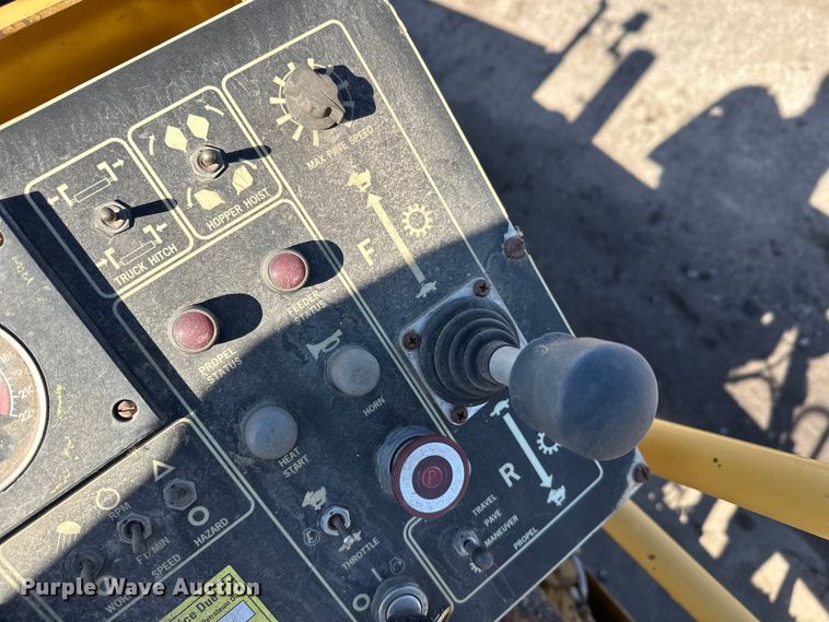 image for item FK1844 1998 Caterpillar AP-650-B paver