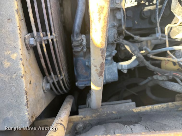 image for item FK1844 1998 Caterpillar AP-650-B paver