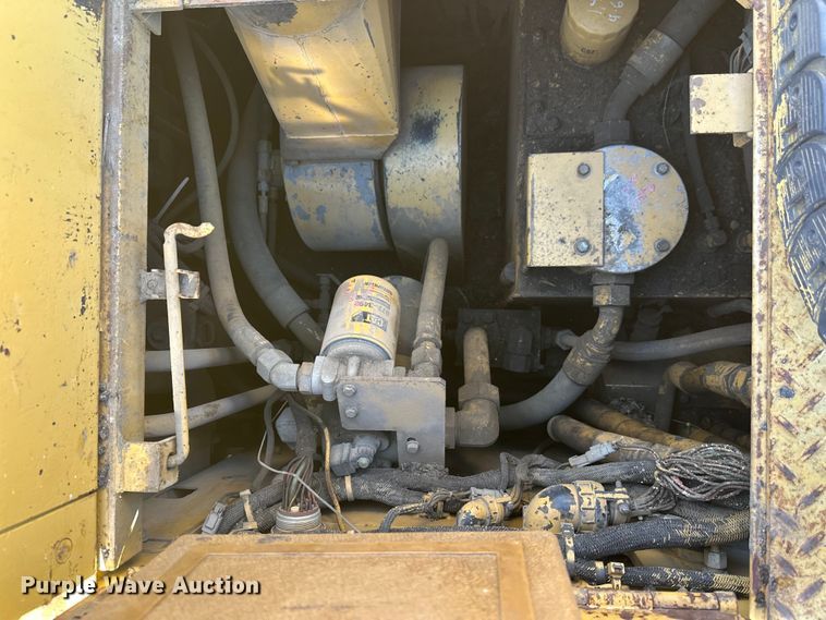 image for item FK1844 1998 Caterpillar AP-650-B paver