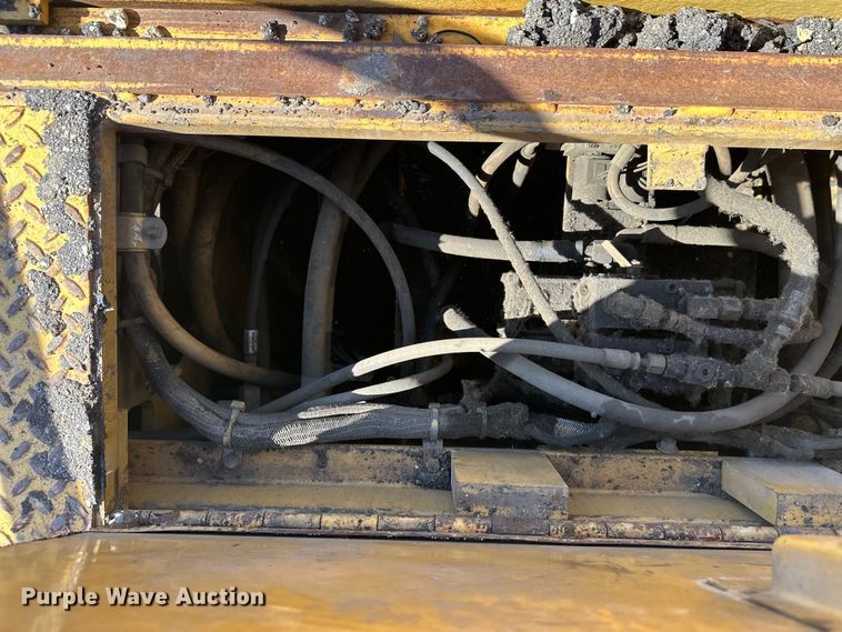 image for item FK1844 1998 Caterpillar AP-650-B paver