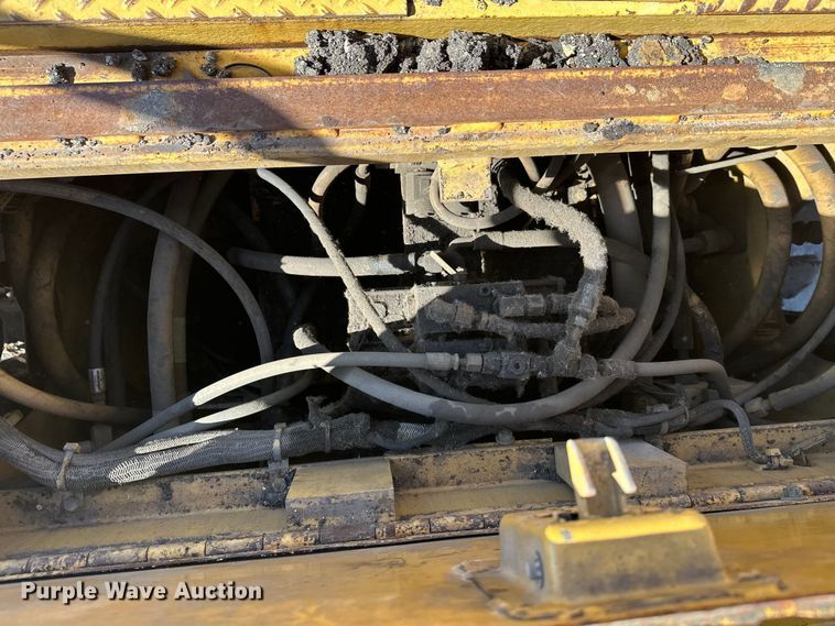 image for item FK1844 1998 Caterpillar AP-650-B paver