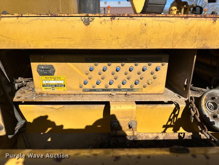 image for item FK1844 1998 Caterpillar AP-650-B paver