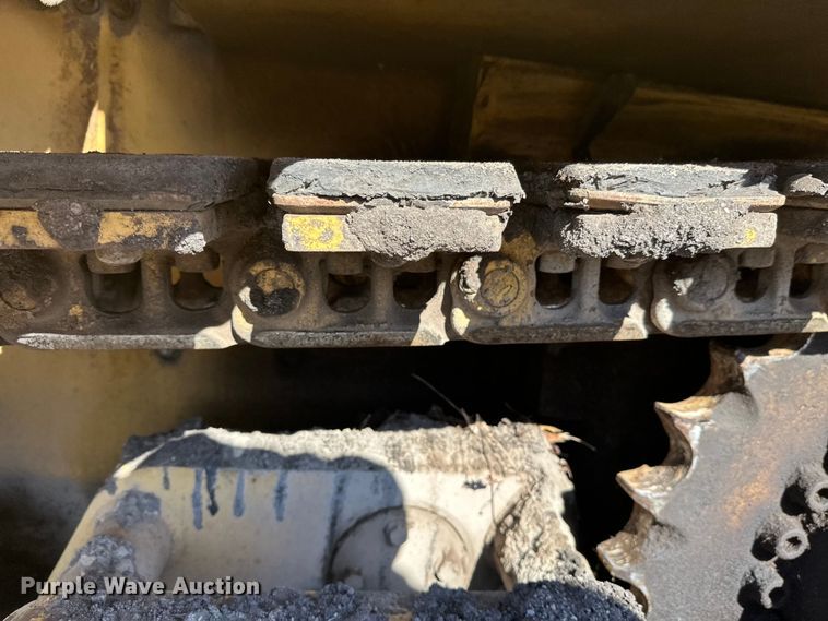 image for item FK1844 1998 Caterpillar AP-650-B paver