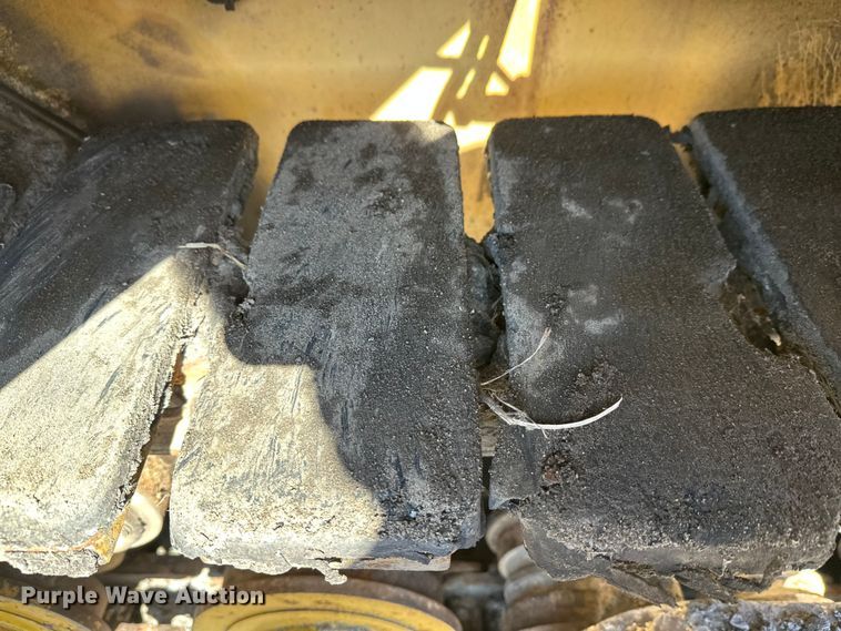 image for item FK1844 1998 Caterpillar AP-650-B paver