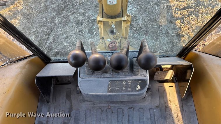 image for item FO3579 1998 Caterpillar 426C backhoe