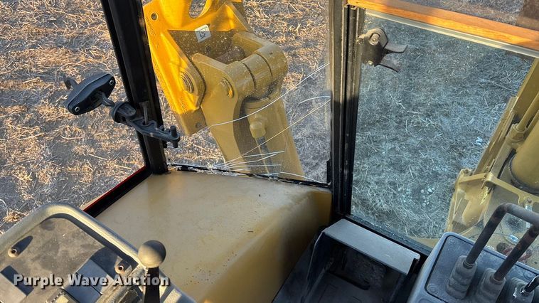 image for item FO3579 1998 Caterpillar 426C backhoe