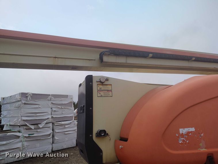 image for item IH9483 2007 JLG 800A boom lift