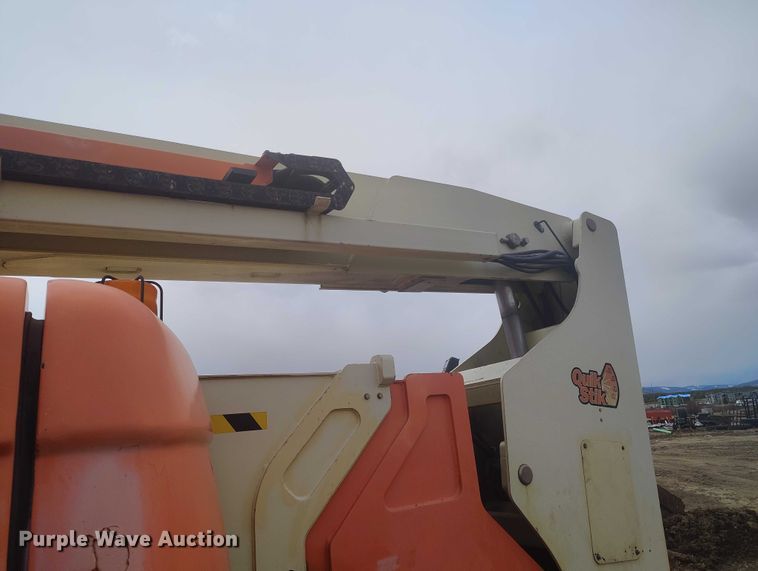 image for item IH9483 2007 JLG 800A boom lift