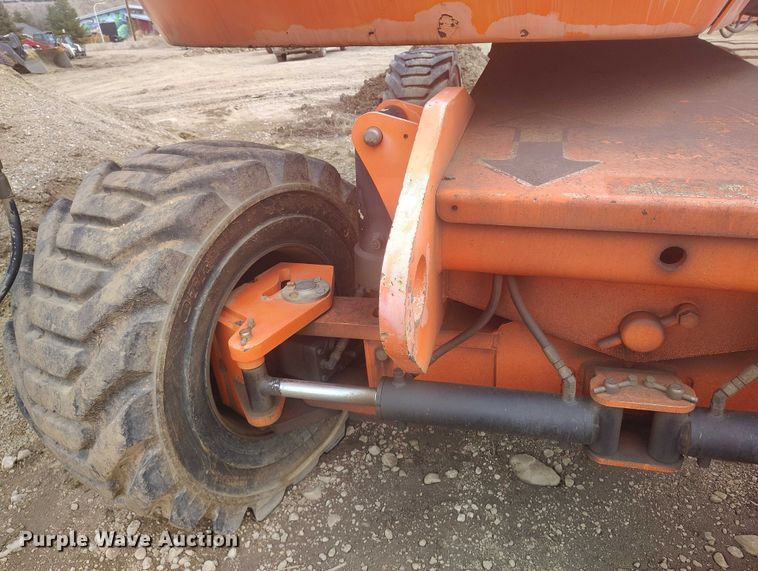 image for item IH9483 2007 JLG 800A boom lift