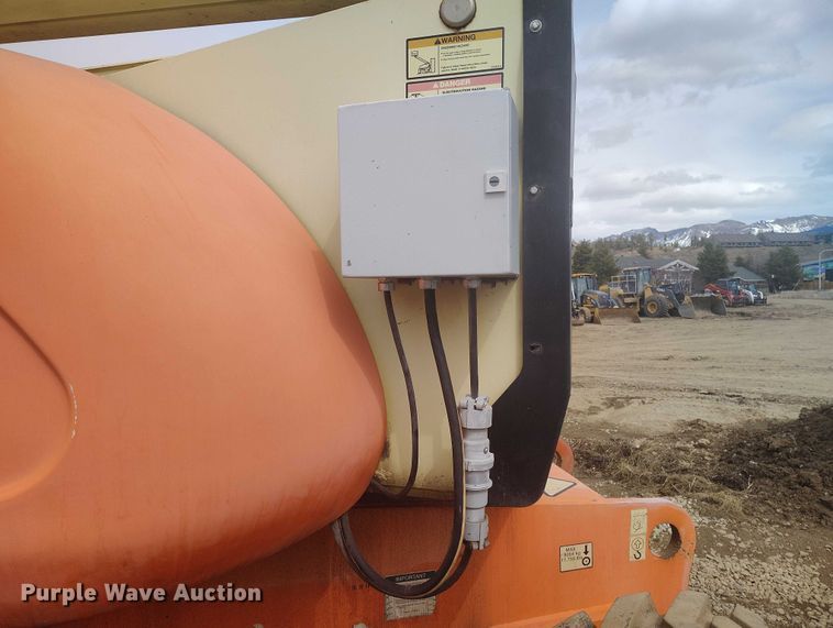 image for item IH9483 2007 JLG 800A boom lift