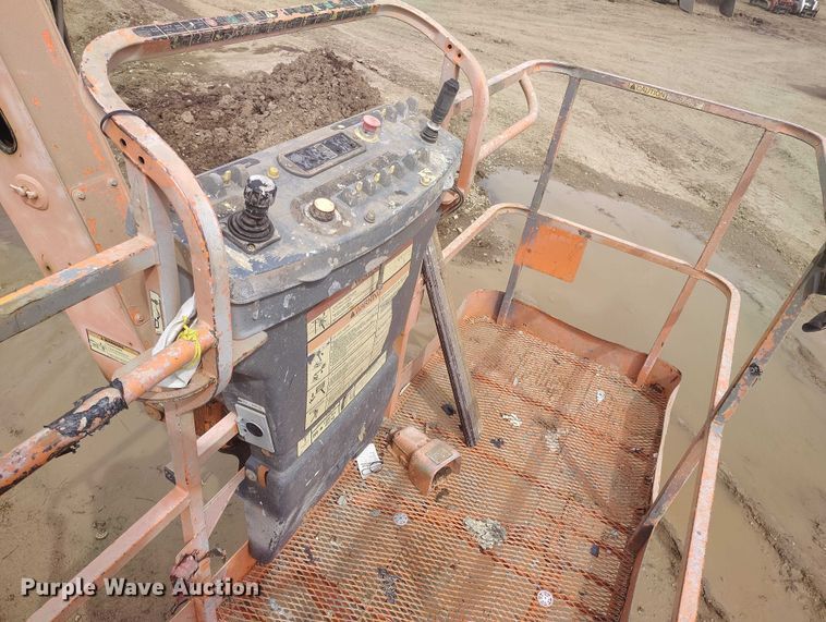 image for item IH9483 2007 JLG 800A boom lift