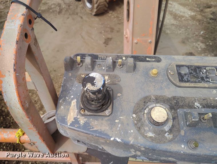 image for item IH9483 2007 JLG 800A boom lift