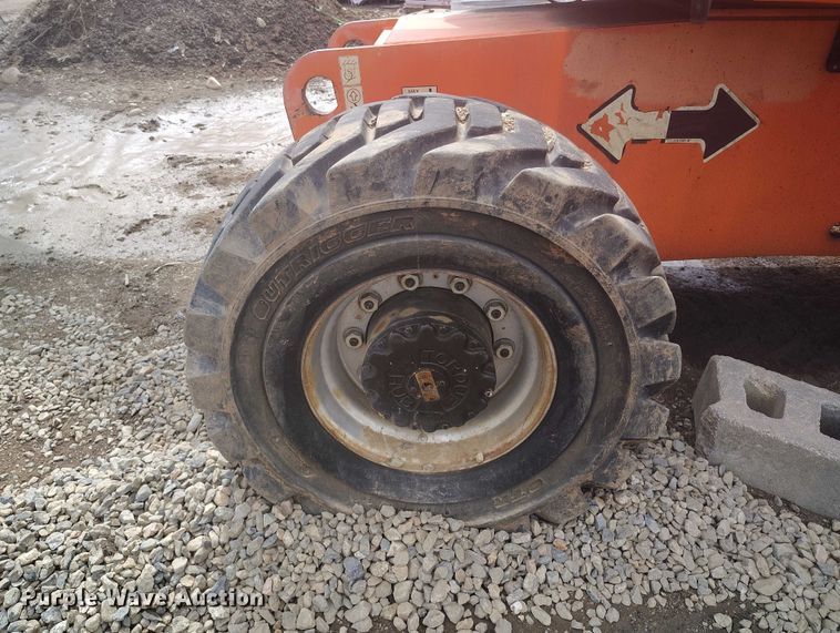 image for item IH9483 2007 JLG 800A boom lift