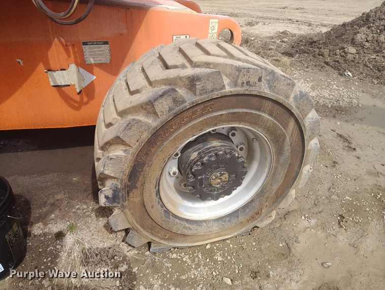 image for item IH9483 2007 JLG 800A boom lift